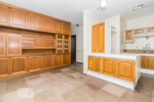 Cozinha de casa à venda com 4 quartos, 280m² em Petrópolis, Porto Alegre