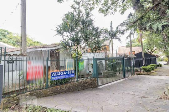 Fachada de casa à venda com 4 quartos, 280m² em Petrópolis, Porto Alegre