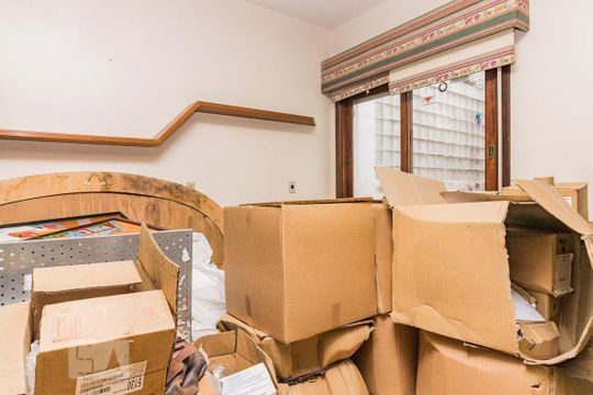 Dormitório de casa à venda com 4 quartos, 280m² em Petrópolis, Porto Alegre
