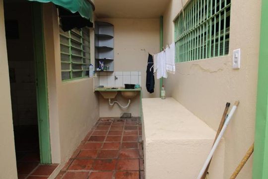 Quintal de casa à venda com 4 quartos, 181m² em Centro, Campinas