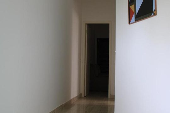 Corredor de apartamento para alugar com 2 quartos, 80m² em Enseada, Guarujá