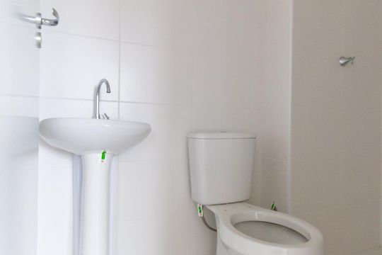 banheiro de apartamento à venda com 2 quartos, 32m² em Jardim Planalto, São Paulo