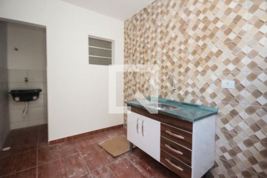Cozinha de casa para alugar com 1 quarto, 25m² em Jardim Ana Rosa, São Paulo