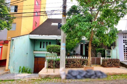 Fachada de casa à venda com 4 quartos, 600m² em Vila Curuçá, Santo André