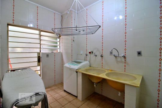 Área de Serviço de casa à venda com 4 quartos, 600m² em Vila Curuçá, Santo André