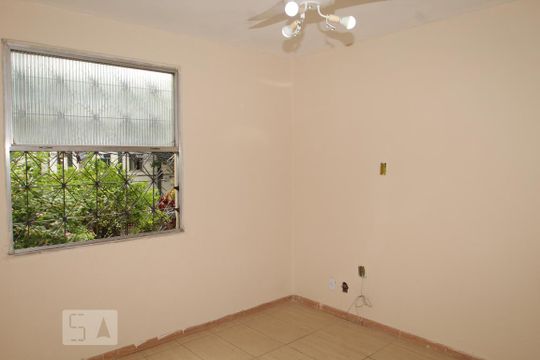 Sala de apartamento para alugar com 2 quartos, 48m² em Inhaúma, Rio de Janeiro