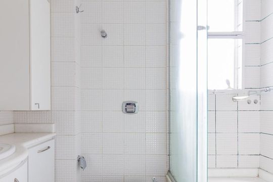 banheiro de apartamento à venda com 1 quarto, 39m² em Camaquã, Porto Alegre