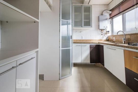 Cozinha de apartamento à venda com 1 quarto, 39m² em Camaquã, Porto Alegre