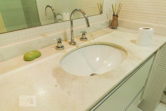 Banheiro Social de apartamento para alugar com 3 quartos, 72m² em Parque Jaçatuba, Santo André
