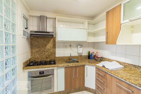Cozinha de apartamento para alugar com 3 quartos, 72m² em Parque Jaçatuba, Santo André