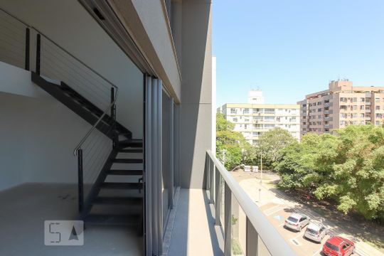 Varanda de kitnet/studio à venda com 1 quarto, 79m² em Petrópolis, Porto Alegre
