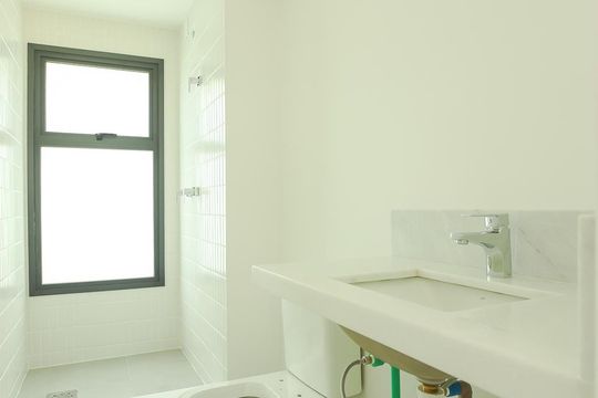 Banheiro da Suíte de kitnet/studio à venda com 1 quarto, 79m² em Petrópolis, Porto Alegre