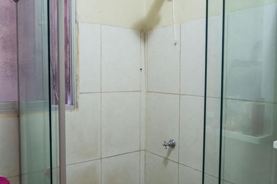 Banheiro da Suíte de apartamento à venda com 2 quartos, 55m² em Santana, Porto Alegre