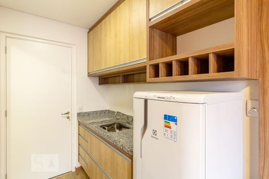 Cozinha de kitnet/studio para alugar com 1 quarto, 16m² em Bela Vista, São Paulo