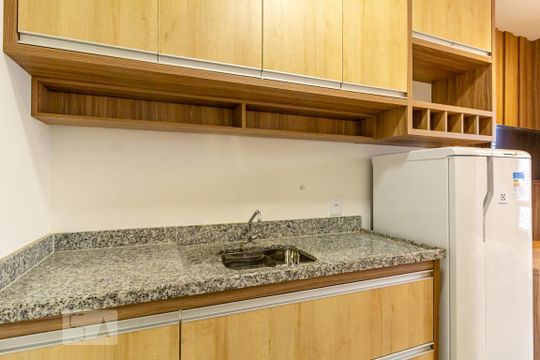 Cozinha de kitnet/studio para alugar com 1 quarto, 16m² em Bela Vista, São Paulo