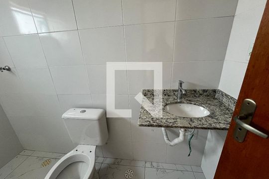 Banheiro da Suíte de casa de condomínio à venda com 2 quartos, 58m² em Parque Boturussu, São Paulo
