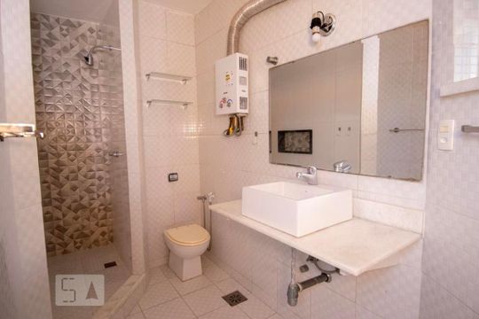 Banheiro de apartamento à venda com 2 quartos, 63m² em Copacabana, Rio de Janeiro