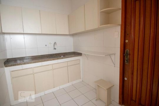 Cozinha de apartamento à venda com 2 quartos, 63m² em Copacabana, Rio de Janeiro