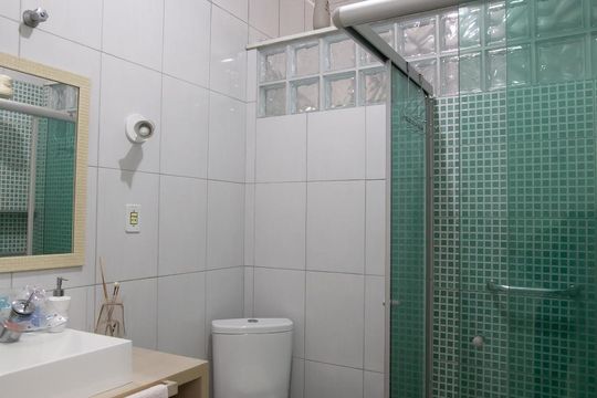 Banheiro  de casa à venda com 2 quartos, 550m² em Vila Jacuí, São Paulo