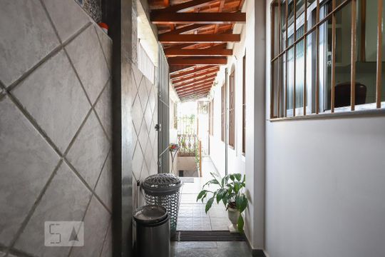 Quintal de casa à venda com 4 quartos, 170m² em Parque Maria Domitila, São Paulo