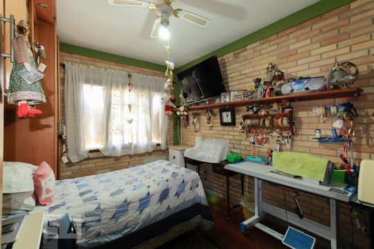 Quarto 1 de casa para alugar com 3 quartos, 267m² em Parque Urbano, Porto Alegre