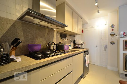 Cozinha de apartamento para alugar com 3 quartos, 108m² em Chácara Inglesa, São Paulo