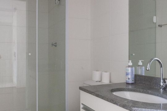 Banheiro de apartamento à venda com 1 quarto, 33m² em Jardim Peri, São Paulo