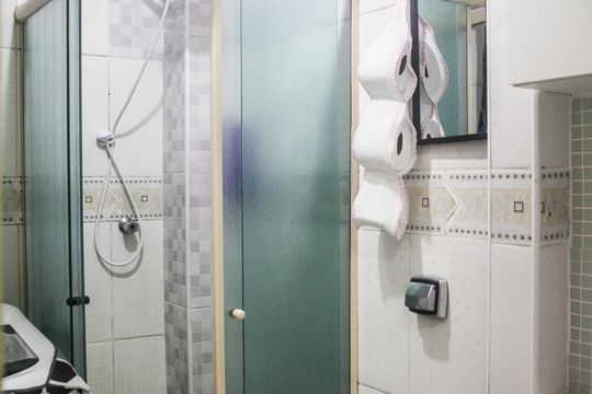 Banheiro de apartamento para alugar com 1 quarto, 38m² em República, São Paulo