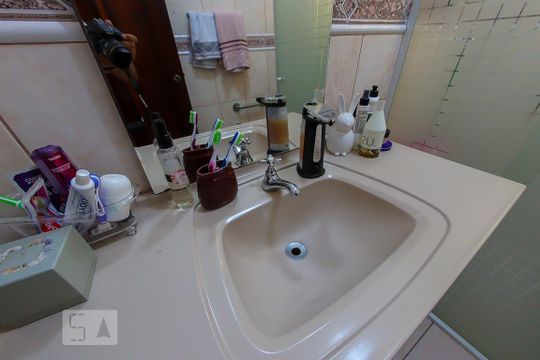 Banheiro da Suite 1 de casa à venda com 3 quartos, 250m² em Jardim Zaira, Guarulhos