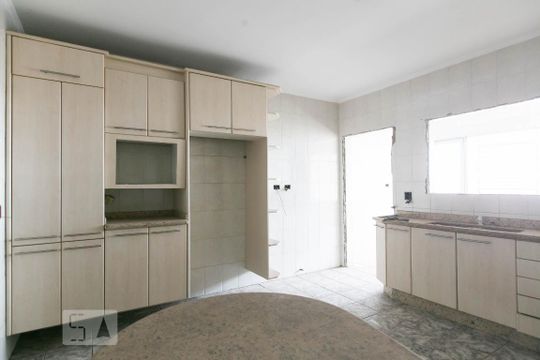 Cozinha de casa para alugar com 2 quartos, 500m² em Vila Doutor Eiras, São Paulo