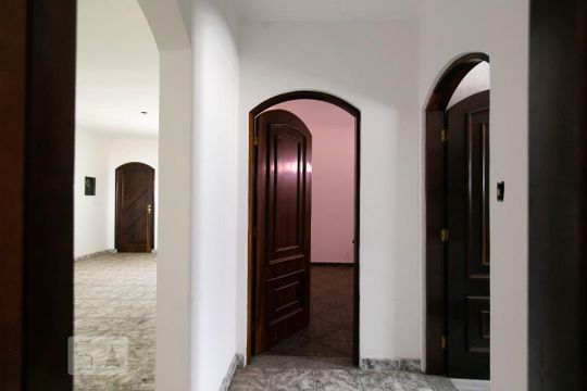 Corredor de casa para alugar com 2 quartos, 500m² em Vila Doutor Eiras, São Paulo