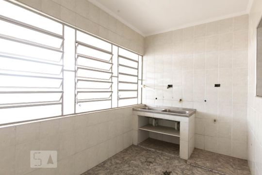 Área de Serviço de casa para alugar com 2 quartos, 500m² em Vila Doutor Eiras, São Paulo