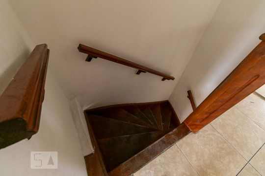 Escadas de casa para alugar com 2 quartos, 80m² em Tatuapé, São Paulo