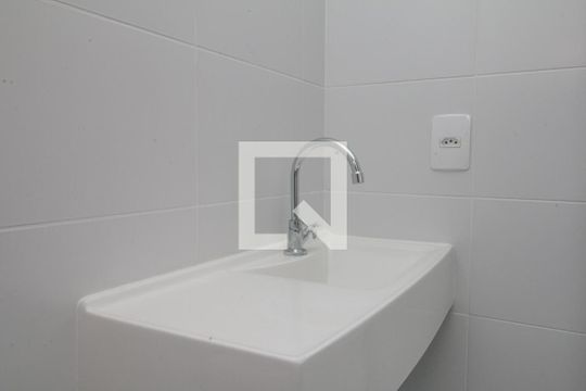 Banheiro de apartamento para alugar com 2 quartos, 38m² em Jardim Brasília (zona Norte), São Paulo