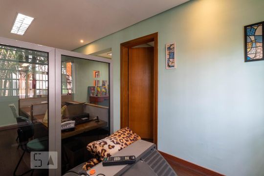 Sala de Estar de casa para alugar com 2 quartos, 175m² em Vila Pauliceia, São Paulo