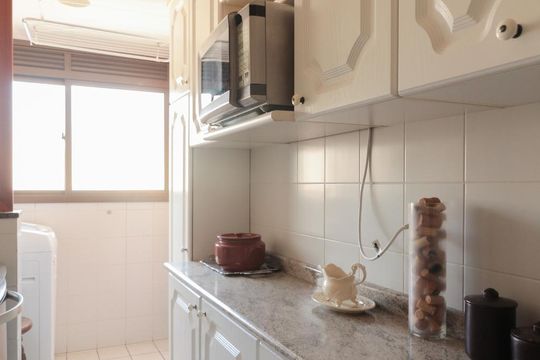 Cozinha de apartamento à venda com 3 quartos, 92m² em Menino Deus, Porto Alegre