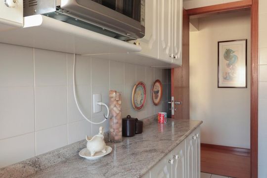 Cozinha de apartamento à venda com 3 quartos, 92m² em Menino Deus, Porto Alegre