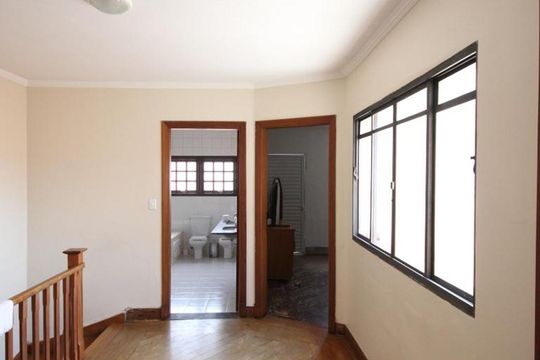 Corredor de casa à venda com 3 quartos, 330m² em Cambuci, São Paulo