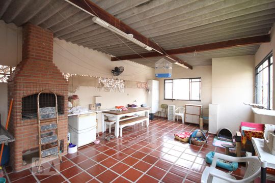 Quintal de casa à venda com 3 quartos, 330m² em Cambuci, São Paulo