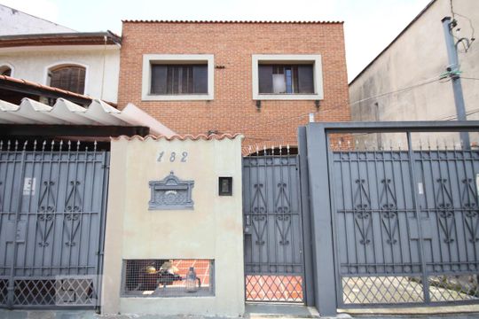 Fachada de casa à venda com 3 quartos, 330m² em Cambuci, São Paulo