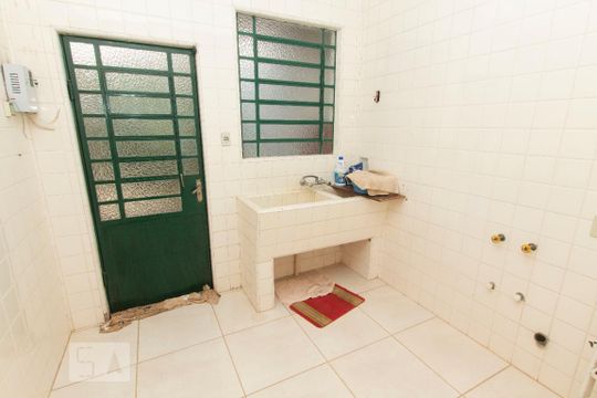Área de Serviço de casa para alugar com 4 quartos, 250m² em São João, Porto Alegre