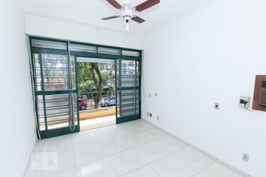 Suíte de casa para alugar com 4 quartos, 250m² em São João, Porto Alegre