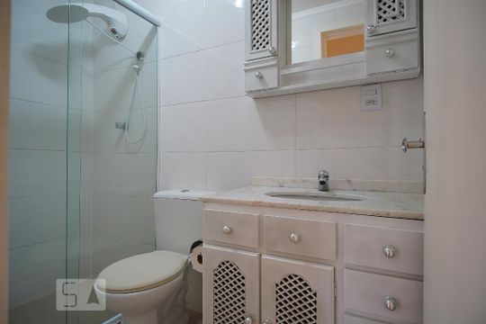 Banheiro de apartamento para alugar com 2 quartos, 55m² em Jardim Itu Sabará, Porto Alegre