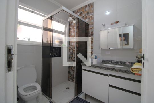 Banheiro comum de casa para alugar com 3 quartos, 300m² em Interlagos, São Paulo