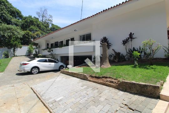 Fachada de casa para alugar com 3 quartos, 300m² em Interlagos, São Paulo