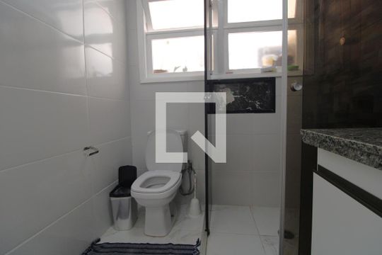 Banheiro comum de casa para alugar com 3 quartos, 300m² em Interlagos, São Paulo