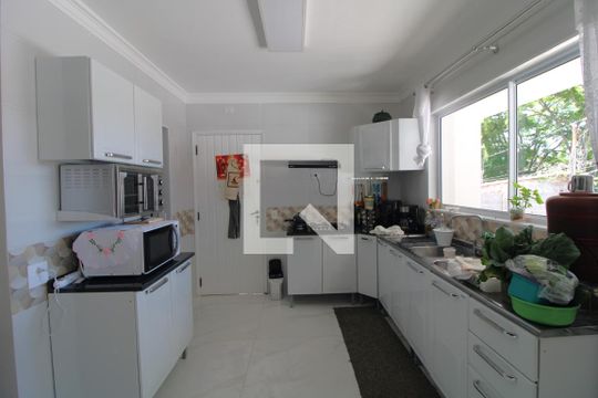 Cozinha de casa para alugar com 3 quartos, 300m² em Interlagos, São Paulo