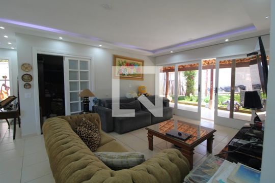 Sala de casa para alugar com 3 quartos, 300m² em Interlagos, São Paulo