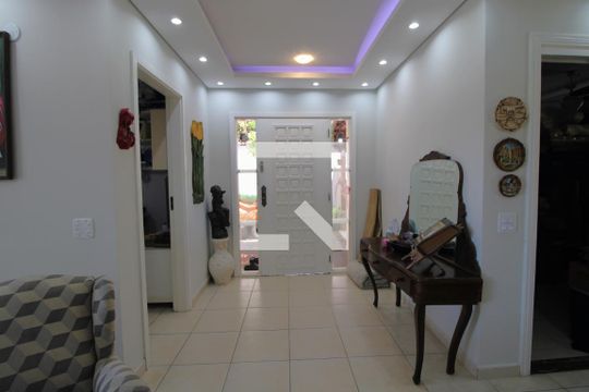 Hall de casa para alugar com 3 quartos, 300m² em Interlagos, São Paulo