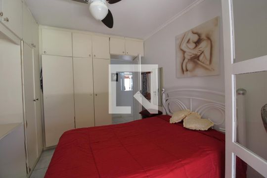 Quarto 1 de casa para alugar com 3 quartos, 300m² em Interlagos, São Paulo